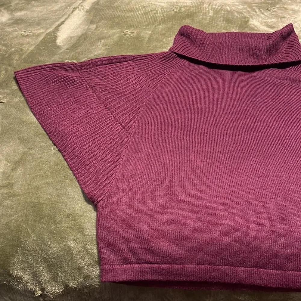 sweater - Picture 2 of 4